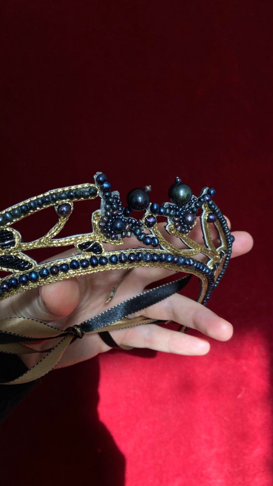 A black drop | tiaras with black pearls 4