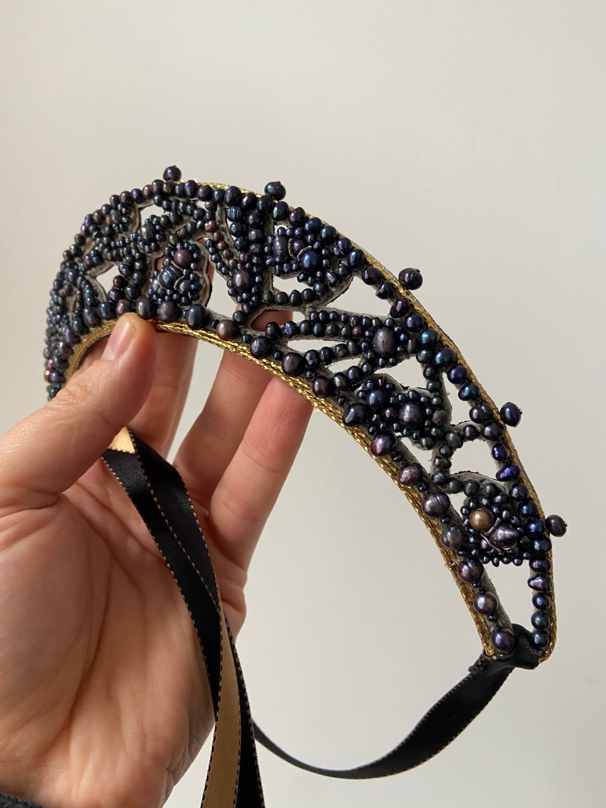 A black drop | tiaras with black pearls 8