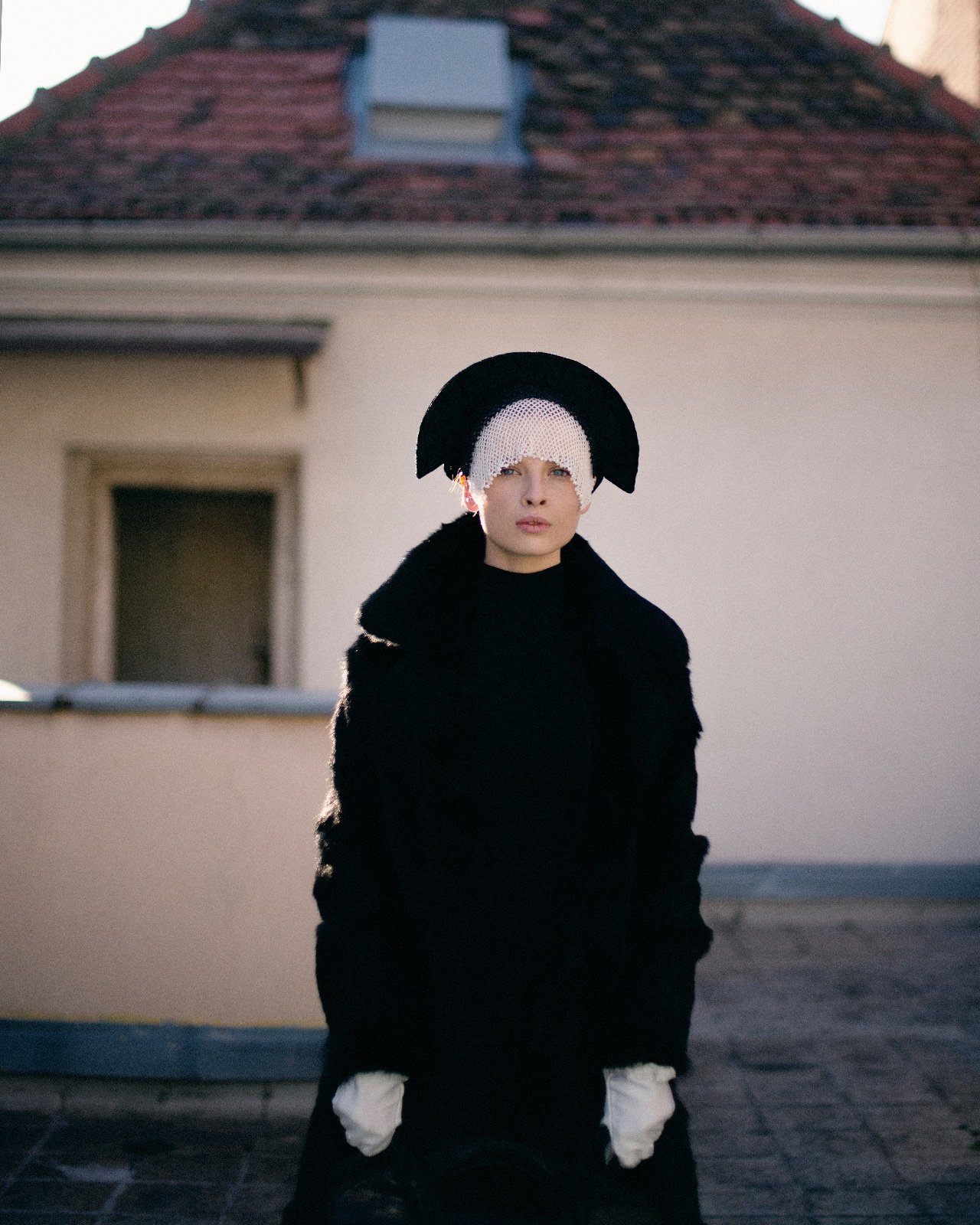 A small black kokoshnik 1